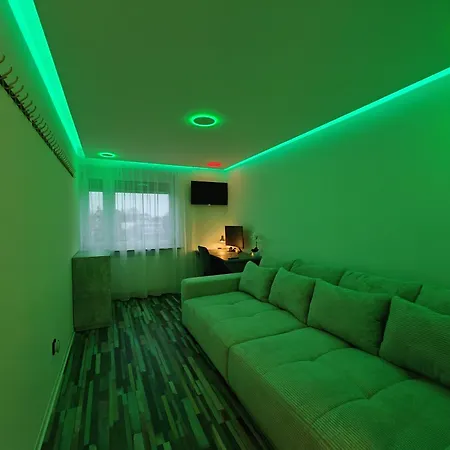 Modern Neuburg N - Neu - 3 Zimmer, Stellplatz, Ausgestattet, Kueche, 4 Tv, Wi-fi 아파트