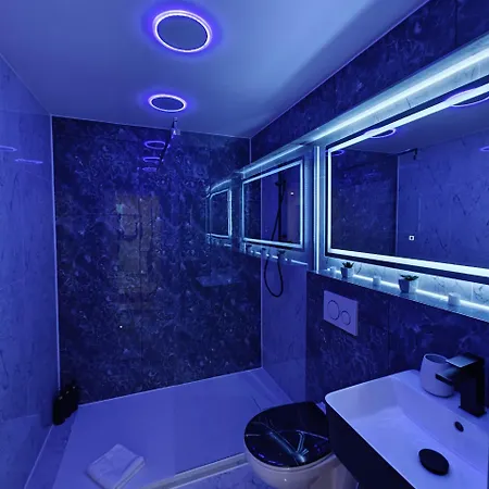 Modern Neuburg N - Neu - 3 Zimmer, Stellplatz, Ausgestattet, Kueche, 4 Tv, Wi-fi * 노이부르크 안 데어 도나우