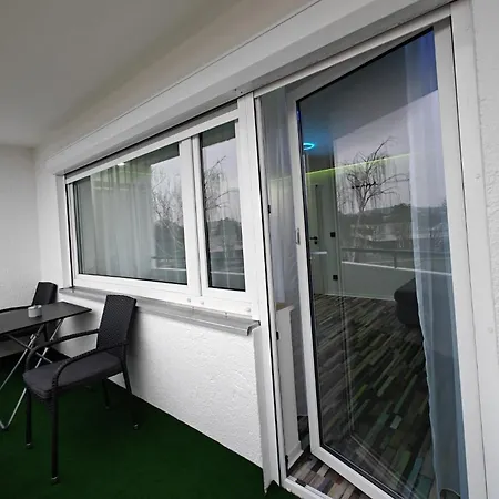 Modern Neuburg N - Neu - 3 Zimmer, Stellplatz, Ausgestattet, Kueche, 4 Tv, Wi-fi 아파트 노이부르크 안 데어 도나우