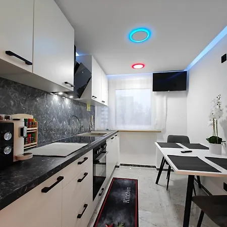Modern Neuburg N - Neu - 3 Zimmer, Stellplatz, Ausgestattet, Kueche, 4 Tv, Wi-fi 아파트 *