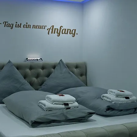 Modern Neuburg N - Neu - 3 Zimmer, Stellplatz, Ausgestattet, Kueche, 4 Tv, Wi-fi 아파트 *