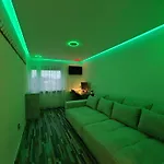 Modern Neuburg N - Neu - 3 Zimmer, Stellplatz, Ausgestattet, Kueche, 4 Tv, Wi-fi 公寓
