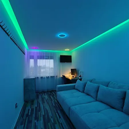 Modern Neuburg N - Neu - 3 Zimmer, Stellplatz, Ausgestattet, Kueche, 4 Tv, Wi-fi Appartement *