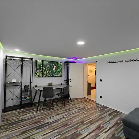 Modern Neuburg N - Neu - 3 Zimmer, Stellplatz, Ausgestattet, Kueche, 4 Tv, Wi-fi * 多瑙河畔诺伊堡